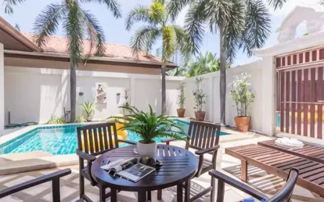 AnB poolvilla 2BR with private beach in pratamnak