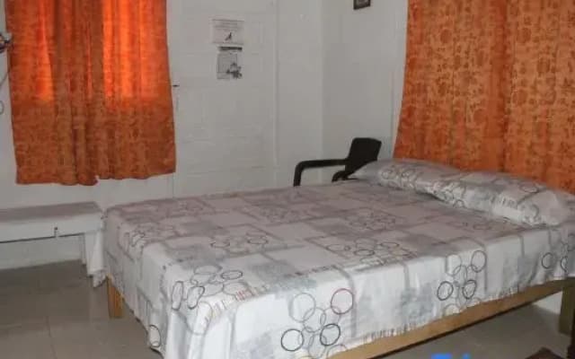 Green Sea Villa Helen Inn Located at Kilometer 4 Circunvalar