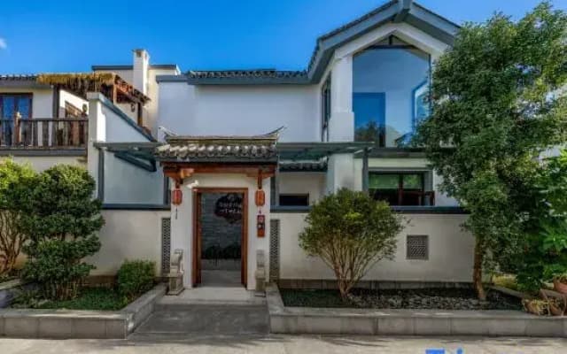 Three Sisters Wenquan Homestay