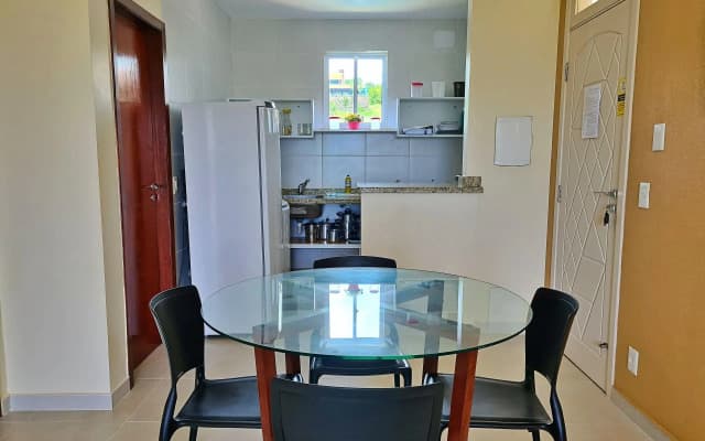2 suítes temporada - VENTILADO E NASCENTE, condomínio tranquilo com PISCINA, CHURRASQUEIRA E PLAYGROUND I Cozinha completa, estacionamento coberto, home office I Ideal para FAMÍLIAS E CASAIS I Prox do BEACH PARQUE e PRAIA - Porto das Dunas - CE
