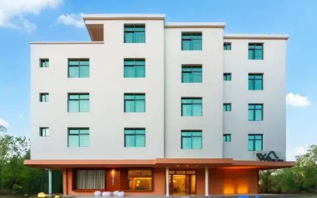 WB Raya Designer Hotel (Meilan International Airport T1T2 Terminal Branch)