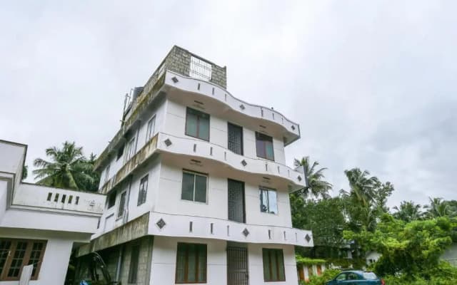 SPOT ON Thozhupaadan Residency