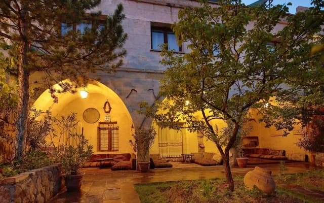 Cave Hotel Saksagan