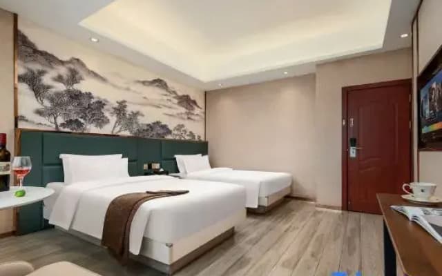 Green Light Man Hotel