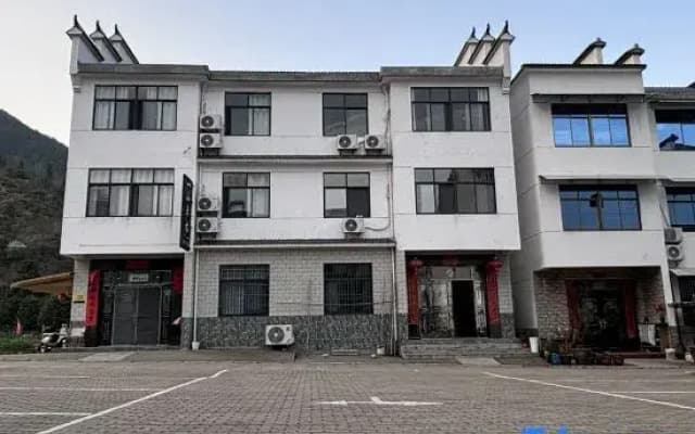 Shitai Mountain and Half Water Homestay