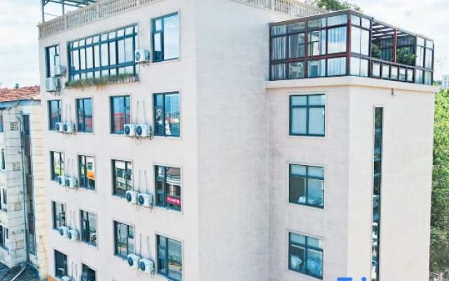 Tianyuan Hotel (Baitangxia Road Shop)
