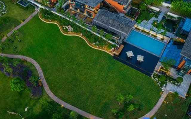 Jiuyan Bird's Nest Hotel