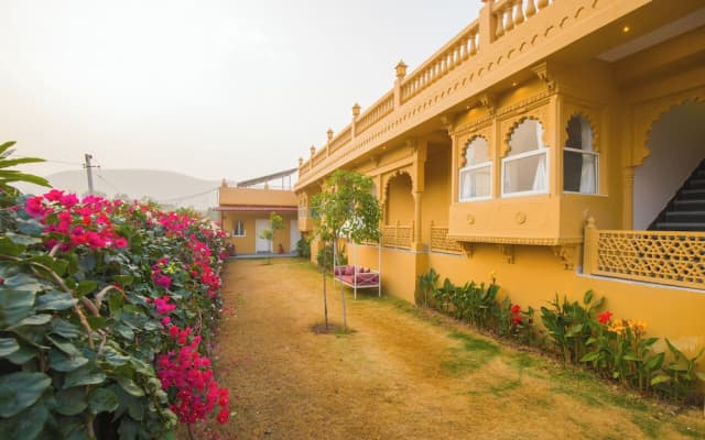 ELIVAAS Amber Royale 3 BHK with Pvt Pool