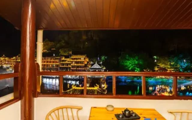 Fengqiao Light Rain; Xingge Li Homestay (Fenghuang Ancient City Fengqiao Store)