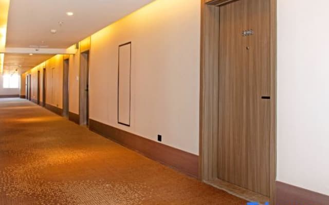 HanTing Hotel (Ulanqab Station Taihe Road)