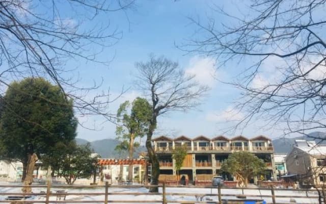 Floral Hotel · Yixing listen to the wind Hotel