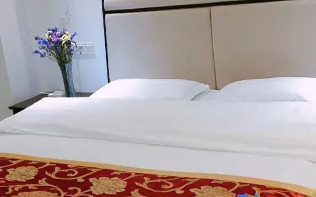 300 Mountain Hot Spring Business Hotel