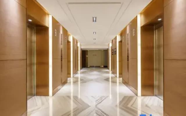 Madison Hotel Dalian Harbor Square, Donggang Business District