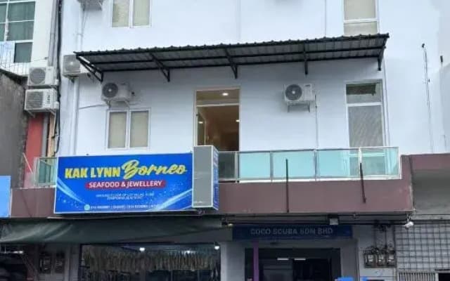 5 ° N latitude Homestay