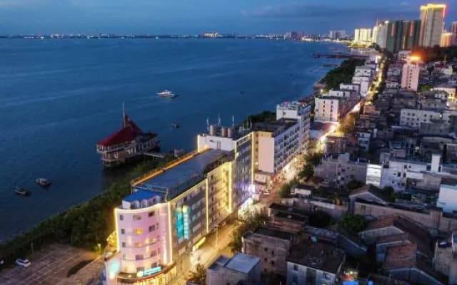 Beihai Yihai Qingcheng Seaview Hotel (Old Street Underwater World Shop)