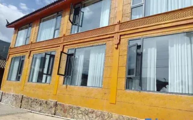 Jinghu Courtyard-Style Hotel