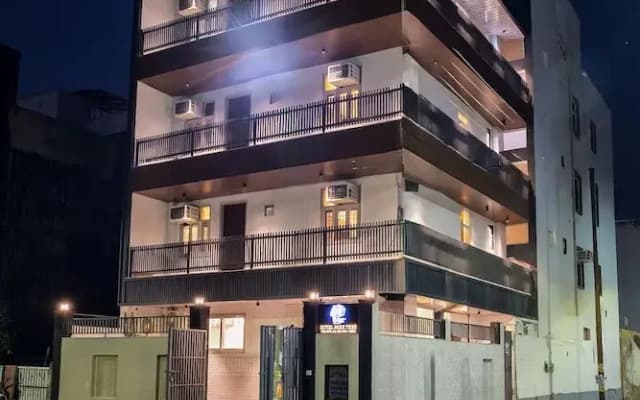 Hotel park Tree I Sec-63a I Noida