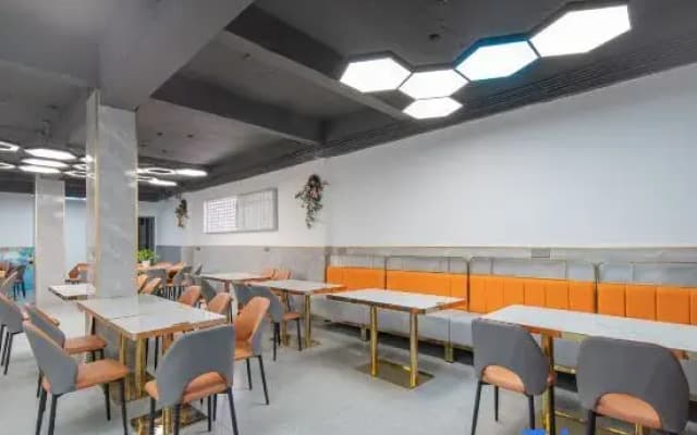 Dingfa Hotel (Xuan'en Gongxiu Cruise Ship)