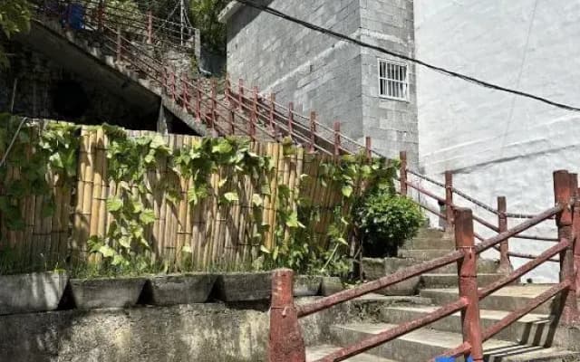 Lichuan Banshanyuan Homestay (Tenglong Cave Scenic Area)