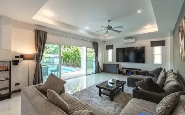 *4Br Pool Villa with Pool Table Near Beaches V161
