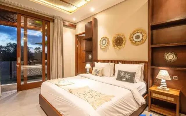 Stylish 5BR Beach villa Canggu with rice view