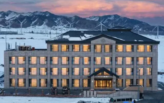 Sayram Lake Shuiyunshan Boli Hotel (New Visitor Center)