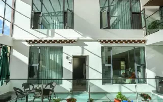 Shangri-La · Jianxu · SStory Oxygen Homestay (Dukezong Ancient City Hexie Tower Zhongta Store)