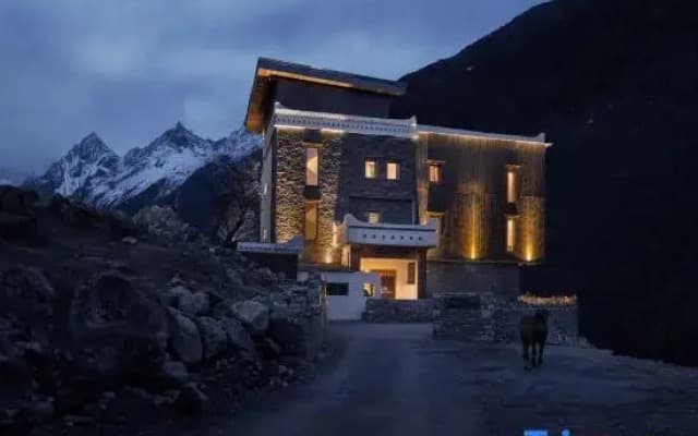 Yanlan Xue Xiu · Snow - domain Secret - land Homestay (Siguniang Mountain Scenic Area Store)