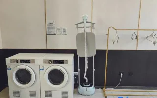 Aifeel Hotel (Tonghua Municipal Government Yuhuangshan Park)