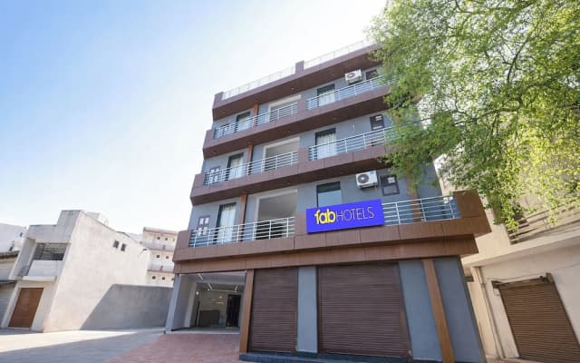 Fabhotel Sky Sector 76