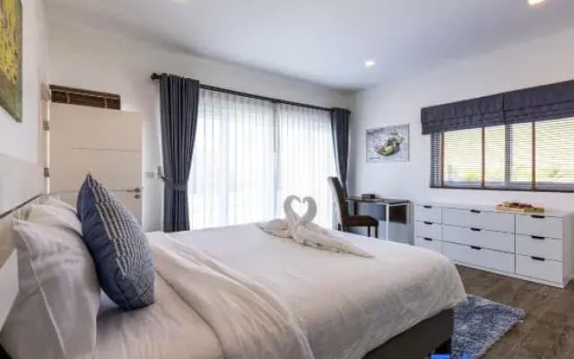 Modern 3 Bedroom Pool Villa (PG19)