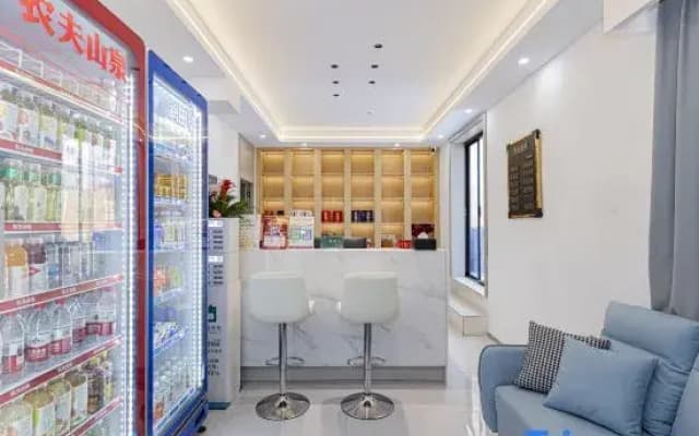 Lohas Hotel (Shangrao Wannian Caifu Pedestrian Street Runfeng Shopping Plaza)