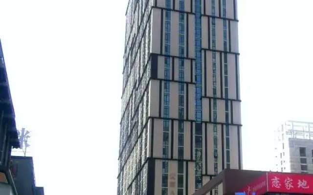 Elegant Residence Movie Homestay (Zhumadian West Station Jianye Triumph Plaza)