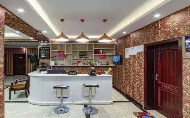 Zhongxin Holiday Hotel (Daocheng Yading Scenic Area New Tourist Service Center)