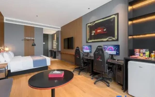 Homeinn Plus Hotel (Hotan Huochezhan)
