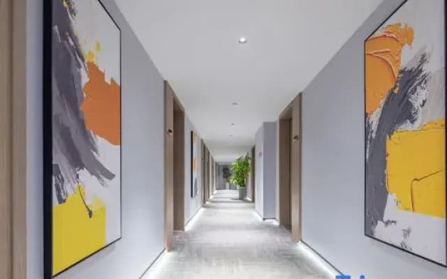 Mishe Light Enjoy Hotel (Yichang Zhongnan Xingfa Square Three Gorges Vocational College)