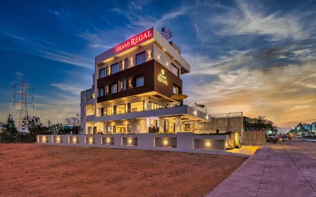 Grand Regal, Islampur