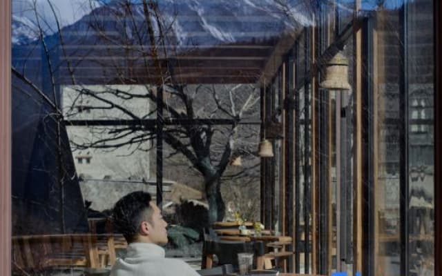 Siguniang Mountain Yangwangxingkong Snow Mountain Hotel[The best spot to view snow-capped mountains]
