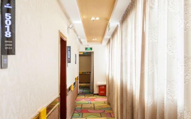 Shell Hotel Huanggang Luotian County Wanmizhai Boulevard
