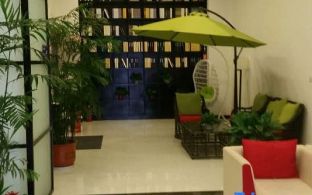 Xiangcheng Xizhang Yijia Hotel