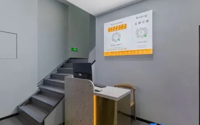 Yizhihua Smart Hotel (Wanyu Pedestrian Street)