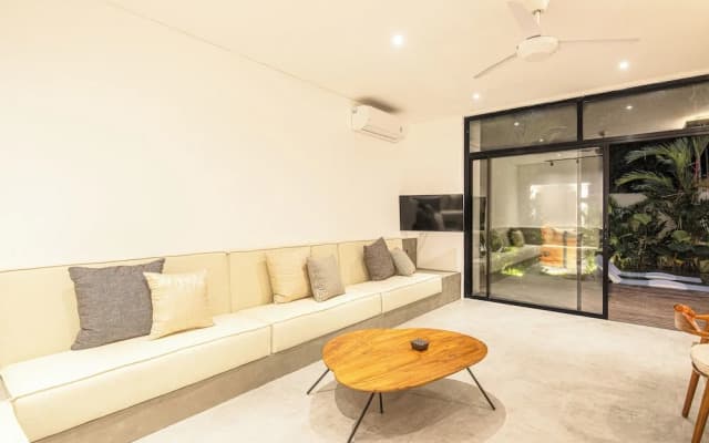 Exquisite 5BR Modern Villa 400m From the Ocean