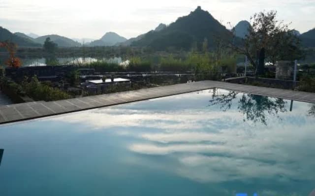Qianshanwai Halfsea Villa Hotel