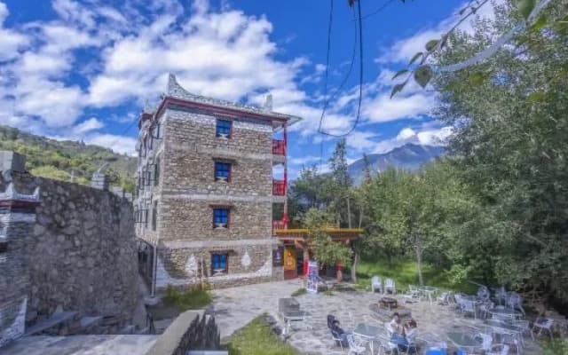 Am Courtyard