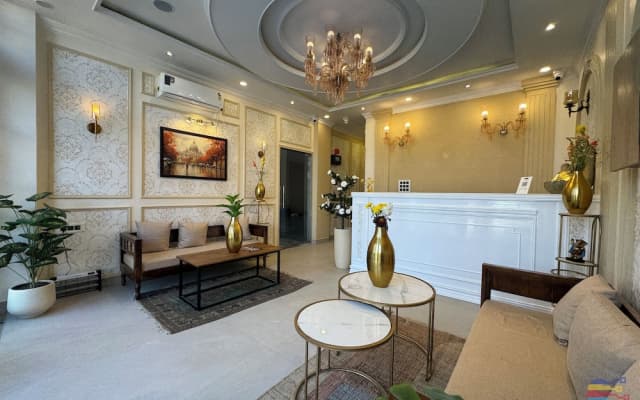 Vaidik Palace - 800 mtr from Prem Mandir