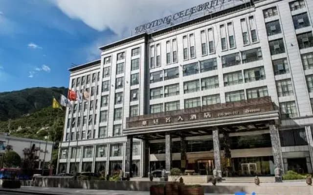 Royale Celebrity Hotel