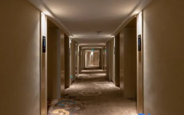 Qianyi Hotel(Yulin National Defense Building)