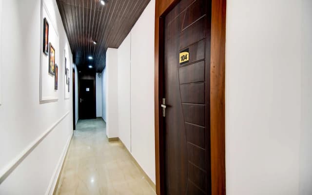 Townhouse Chinar Park Near Airport