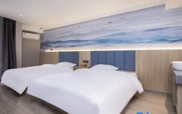 Qingmu Hotel (Nanjing Changfu Street Subway Station Bayi Hospital)