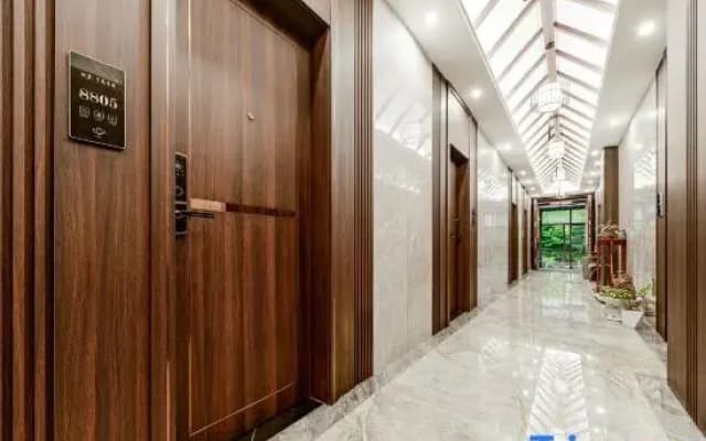 Liaofanchanju · City Light Luxury Homestay (Liupanshui Wanda Plaza Railway Station)